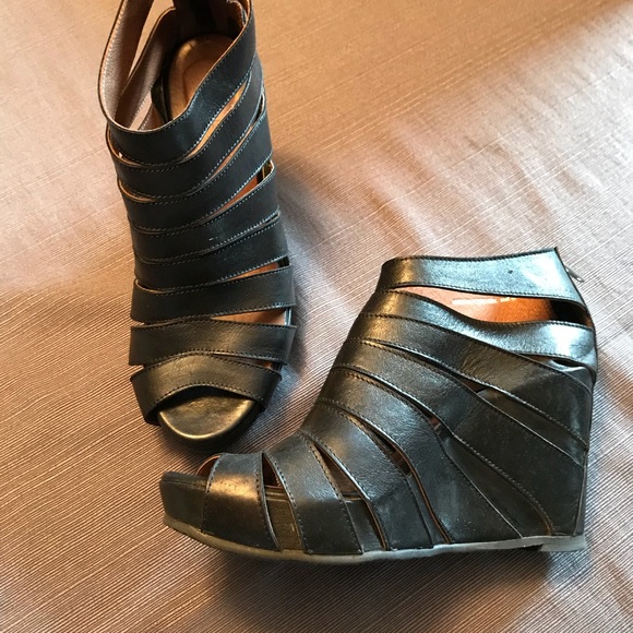 Strappy platform booties - Picture 5 of 7